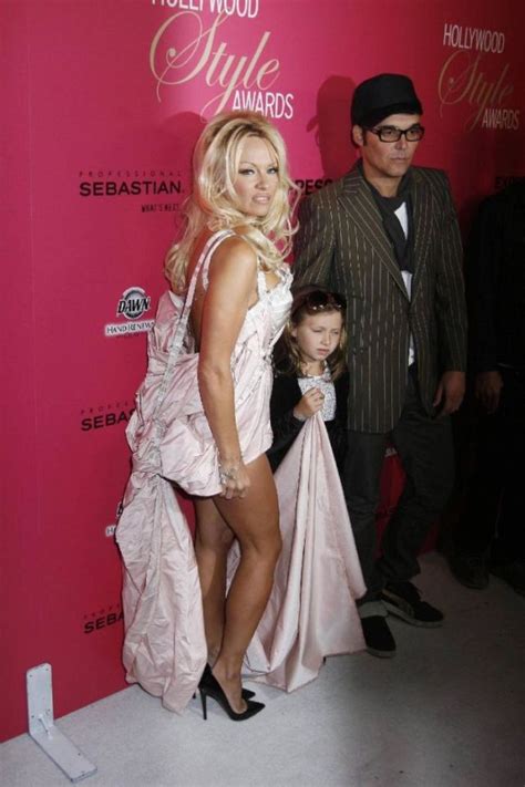 pamela anderson treats 9 year old girl like crap 11 pics