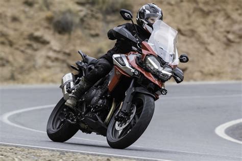 ride triumph tiger  review visordown