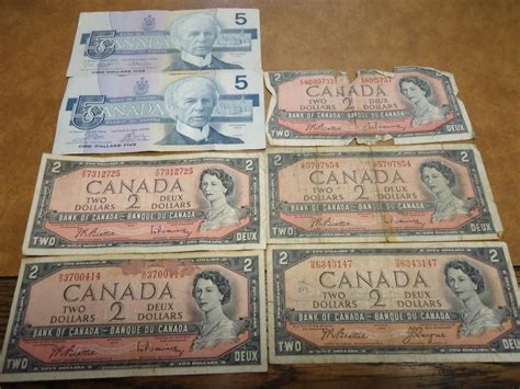 assorted canadian currency