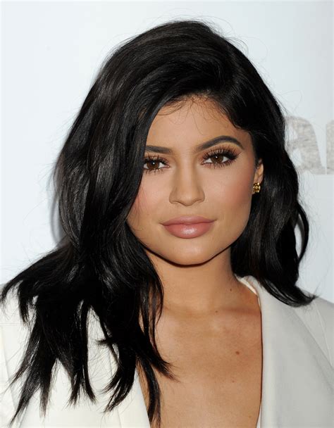 kylie jenner net worth   famous person