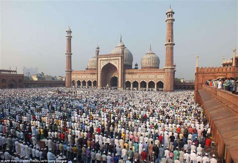 millions  muslims celebrate eid  mark    ramadan daily