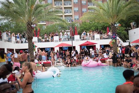 Drakes Houston Appreciation Weekend Pool Party Was Citys Hottest Event
