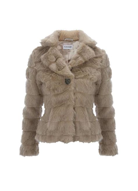 stylish faux fur coats  jackets  women pouted  magazine latest design trends