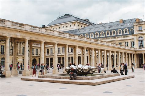 complete guide  paris elegant palais royal