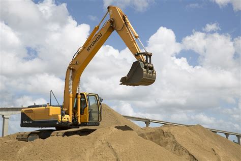 excavating contractor   construction job lior