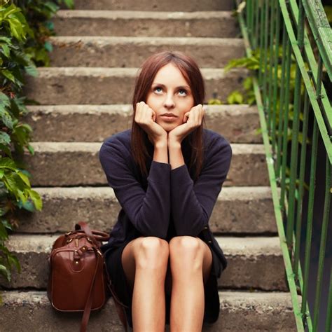 Sintético 101 Foto El Hombre Lo Hace De Pie La Mujer Sentada Lleno