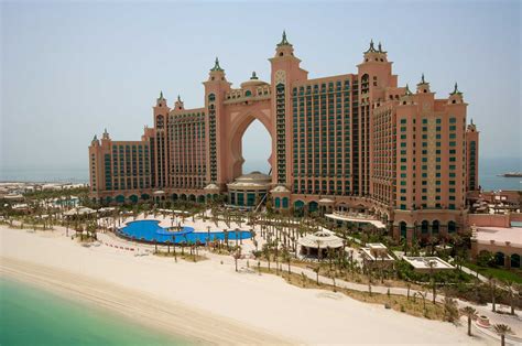 luxury atlantis palm hotel  dubai   world