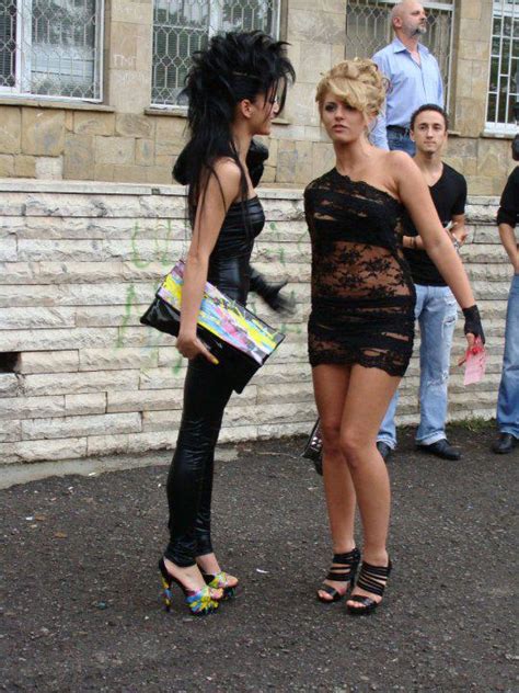 Шокирующие платья болгарских выпускниц