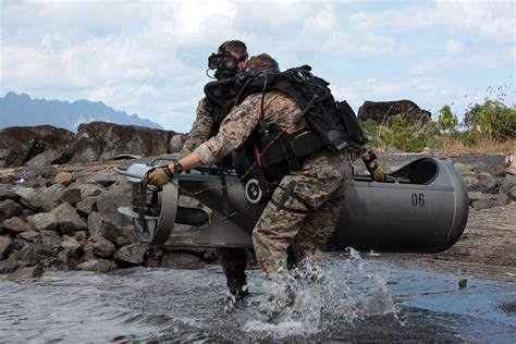 recon marines train   roles militarycom
