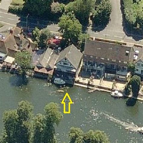 jimmy page s boathouse former in pangbourne united