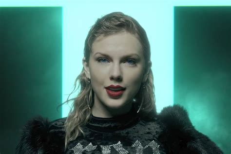Taylor Swift Hair And Makeup In Look What You Made Me Do Video Glamour Uk