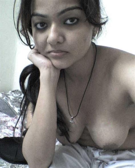 beautiful gurgaon working wife showing amazing assets indian nude girls