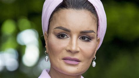 sheikha moza bint nasser   life  qatars elegant  lady