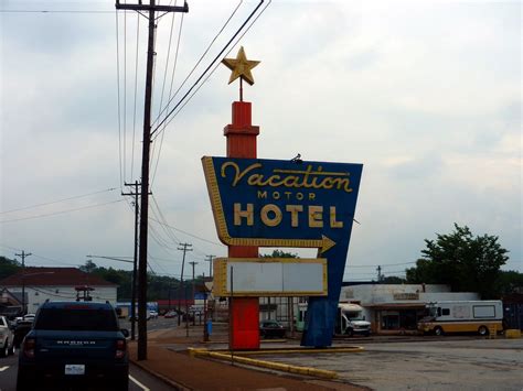 Vacation Motor Hotel Sign Clarksville Tn 2 Harvestman Man Flickr