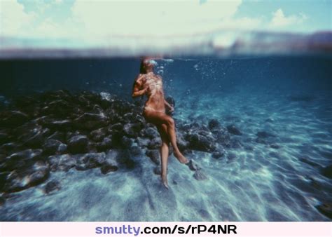 Gorgeous Underwater Erotic Photography Swimming Wet