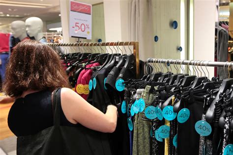 Les Français Se Remettent à Acheter Des Vêtements