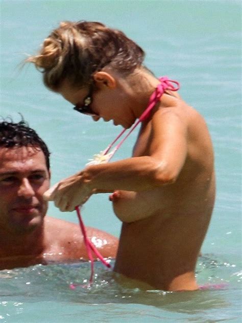 joanna krupa nude topless swimming caught flash paparazzi celebrity leaks scandals sex tapes