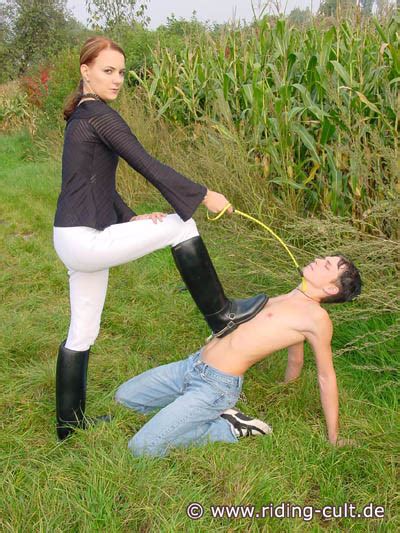riding mistress dominating the slave out in the open femdom united