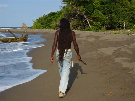 무료 이미지 바닷가 바다 연안 모래 대양 소녀 햇빛 육지 휴가 다리 자료 물줄기 아름다움 자메이카