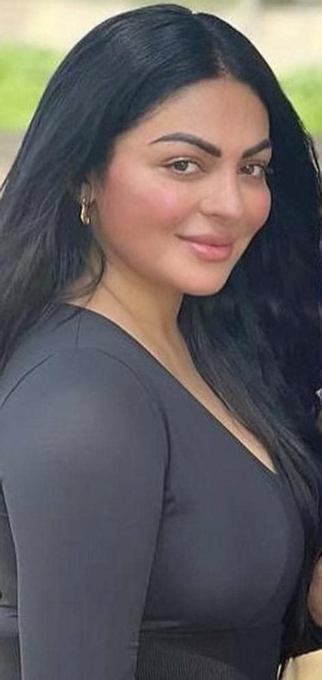 Sexy Mommy Neeru Bajwa’s Mumme R Faptodesi