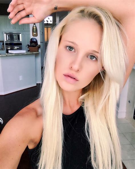 49 hottest tomi lahren bikini pictures expose her sexy curvy ass