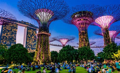 reasons  singapore   ultimate asian party destination  frisky