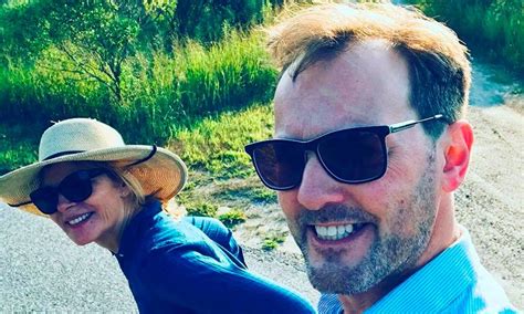 Kim Cattrall Celebra Su Cumpleaños Compartiendo Selfie Junto A Su Novio