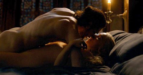 game of thrones kit harington and emilia clarke react to that very wrong sex scene in the