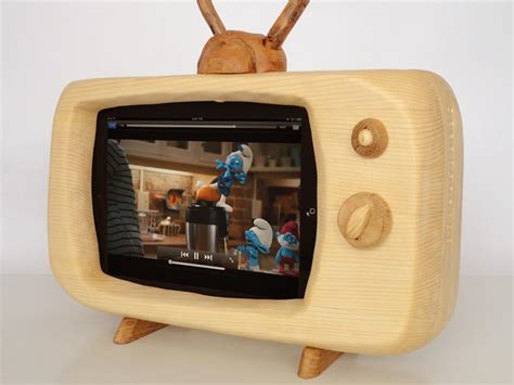 retro tv styled docking station  ipad gadgetsin