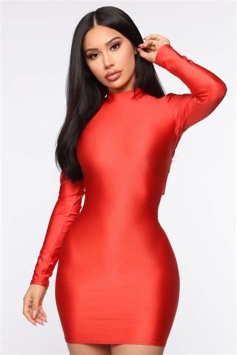 fashion nova has been accused of ripping off a fashion designer
