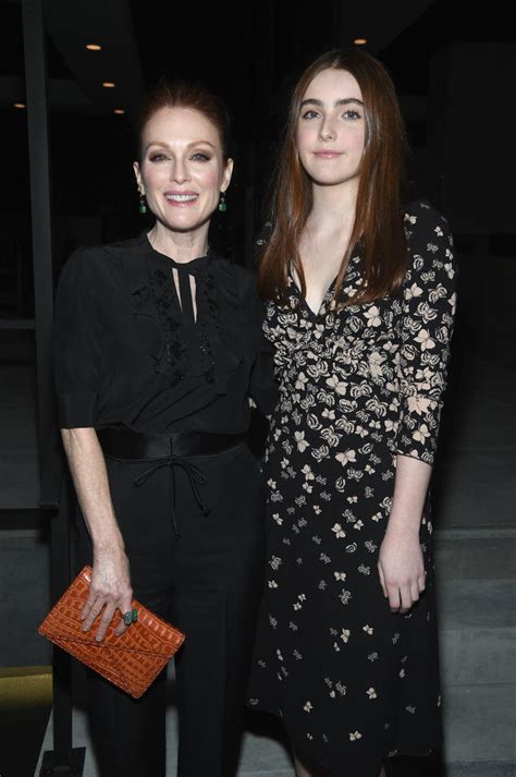 julianne moore s daughter is all grown up and looks just like her mom