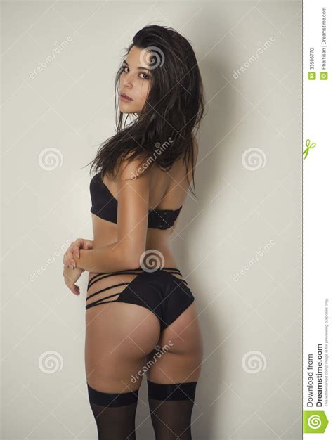 mujer atractiva atractiva en ropa interior foto de archivo imagen de hembra sujetador 33586770