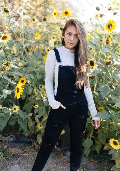 these overalls are a must for your fall wardrobe from apple picking to