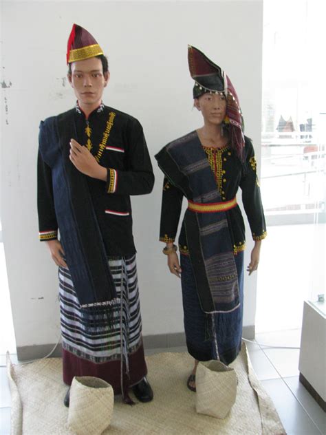 Baju Adat Sumba Barat, pakaian adat pakpak budaya indonesia