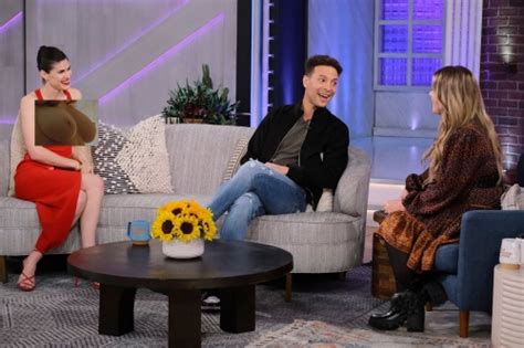 Alexandra Daddario The Kelly Clarkson Show Episode To Air On 1 4 23
