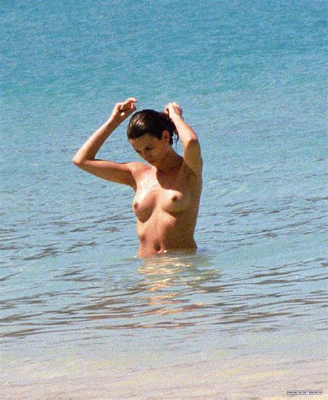 penelope cruz topless naked on the beach