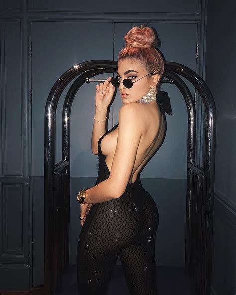 Roshelle See Through 12 Photos Thefappening