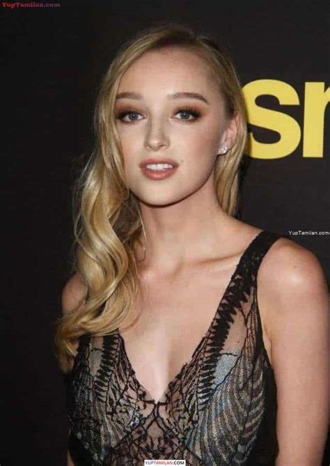 Hot And Sexy Photos Of Phoebe Dynevor Bikini With The Gorgeous Cleavage