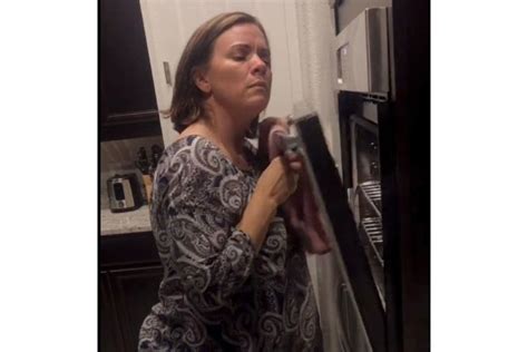 florida mom embarrasses daughter with squeaky oven dance takes