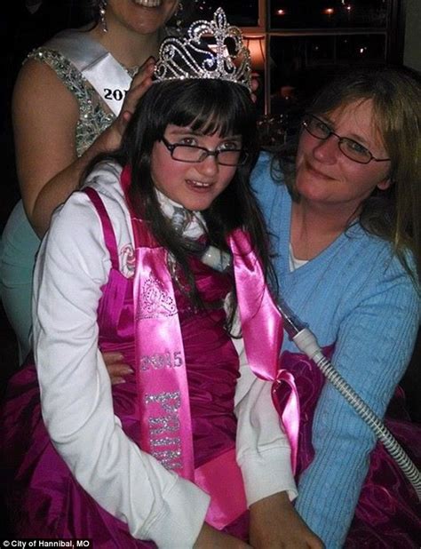missouri s molly mckinley crowned princess molly to make her dream come true daily mail online