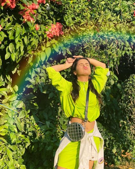 Avneet Kaur’s Sun Kissed Pictures Will Make You Fall In Love Iwmbuzz