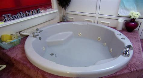 come dine with me contestants stumble across sex bath in kinky host s