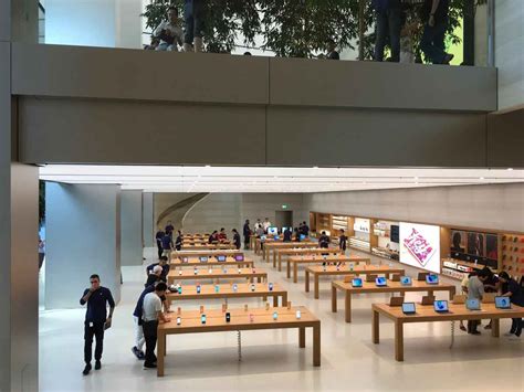 apple store design singapore  case  preservation