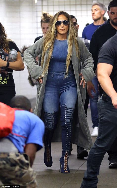 Jennifer Lopez Recreates Jenny From The Block Style In Ny Daily Mail