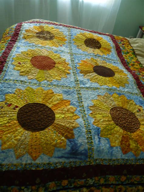 sunflower quilt     quilt  friend tish   flickr