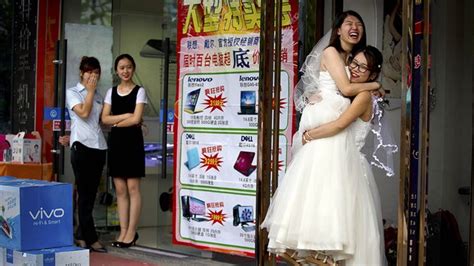 Chinese Lesbian Marks Mothers Day With Call For Reproductive Rights