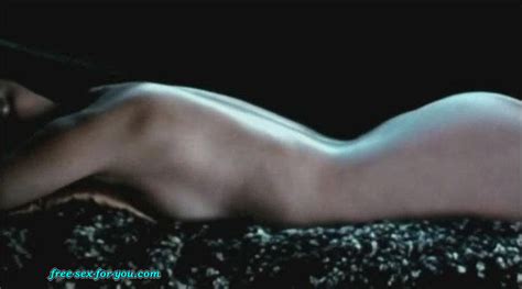 Penelope Cruz Showing Her Nice Tits And Posing Sexy In Bikini Porn