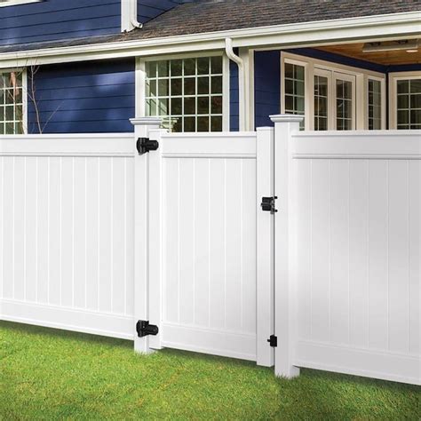 Freedom Emblem 5 Ft H X 4 Ft W White Vinyl Flat Top Fence Gate In The