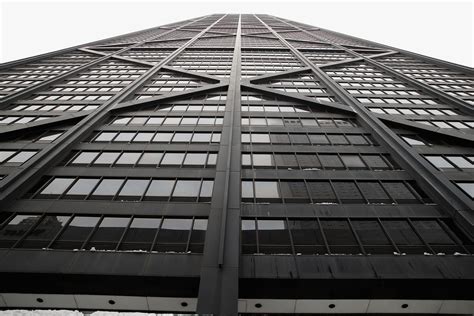 elevator  chicago skyscraper fell  floors  rescue bloomberg