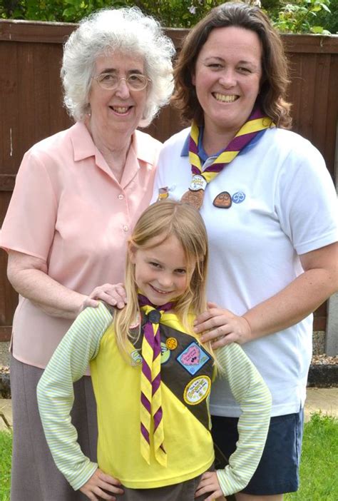 girl guides turns    brilliant    brownie life life